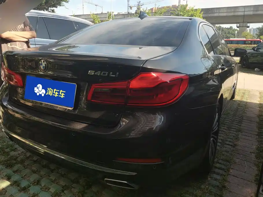BMW 5 Series — миниатюра 3
