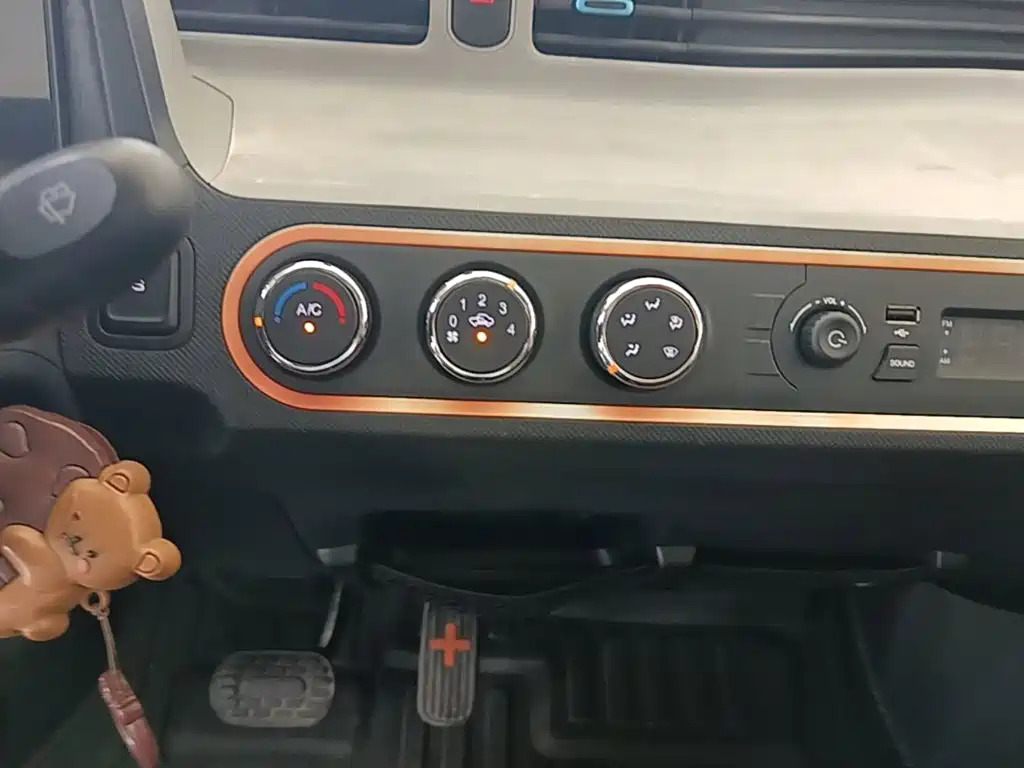 Wuling MINIEV — миниатюра 13