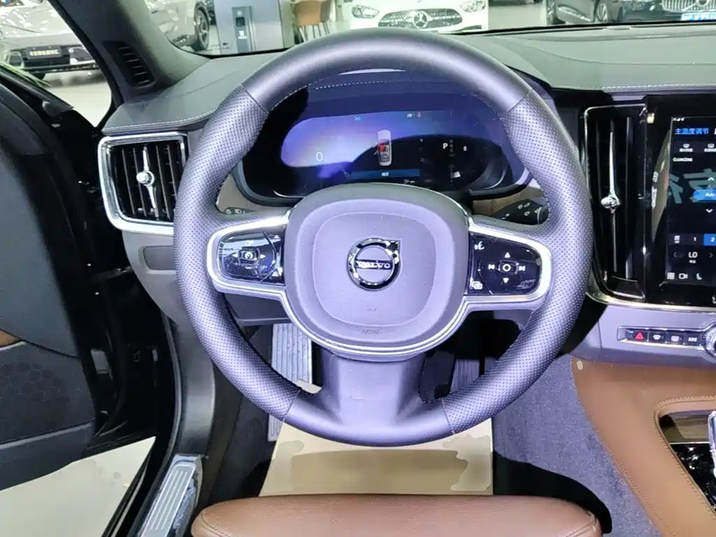 Volvo S90 — миниатюра 11