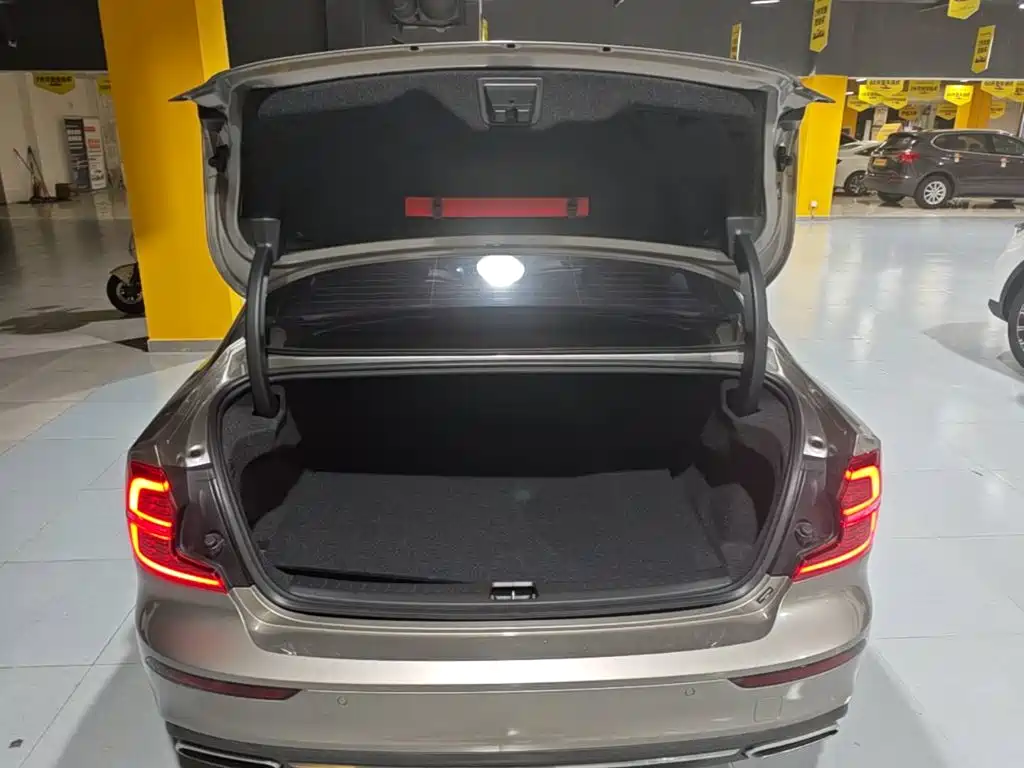 Volvo S60 — миниатюра 19