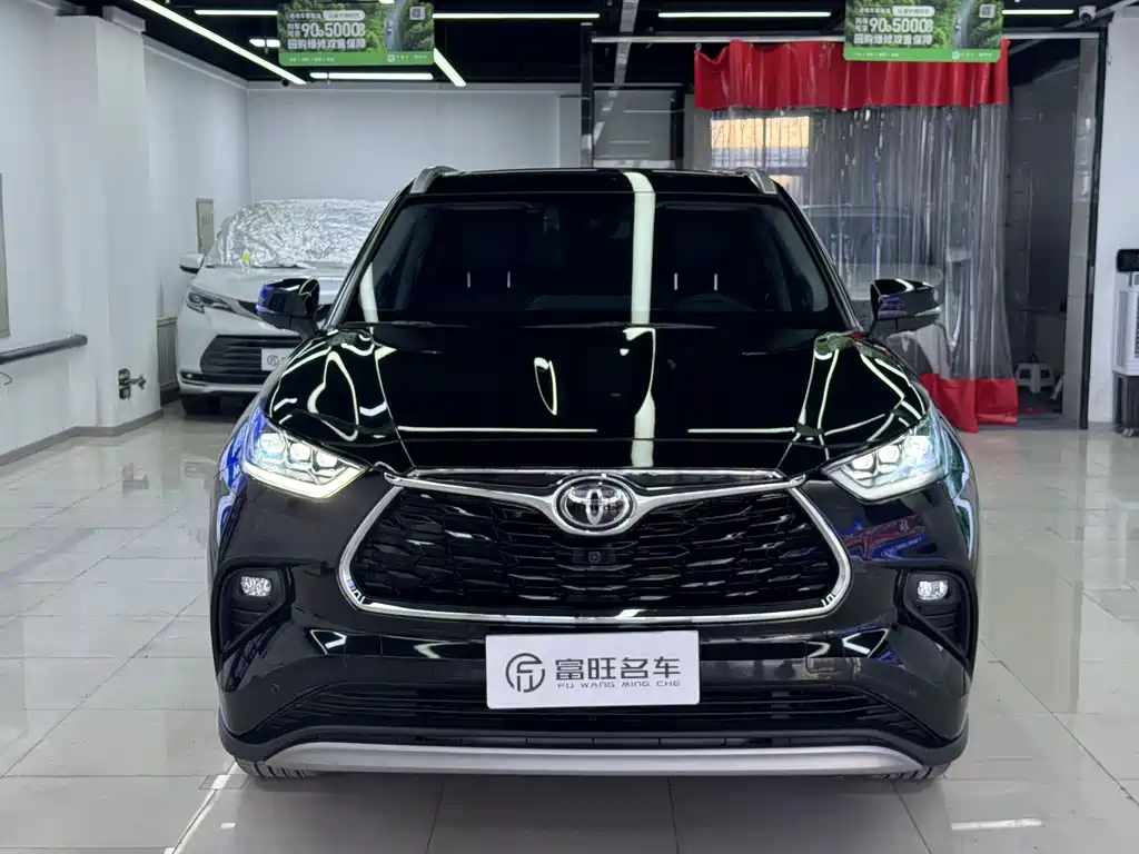 Toyota Highlander 2022 2.5L 7 мест