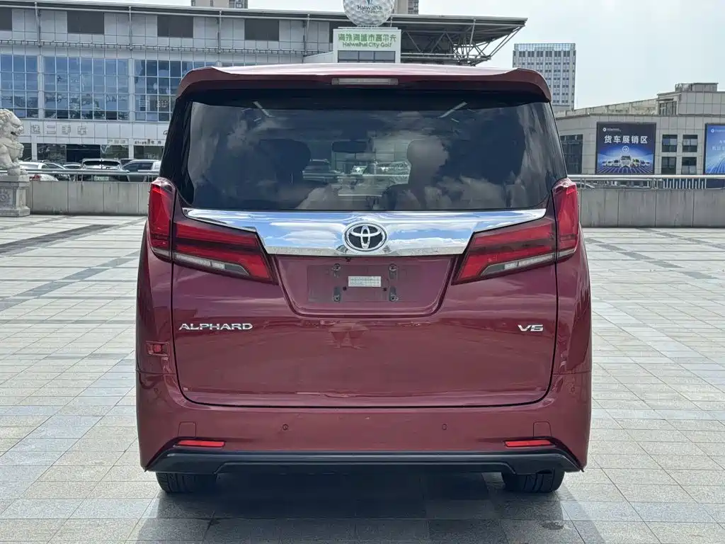 Toyota Alphard — миниатюра 7