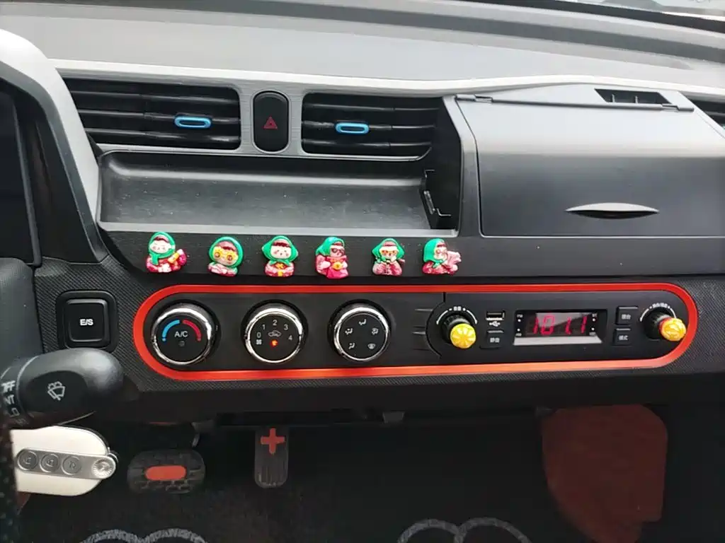 Wuling MINIEV — миниатюра 13