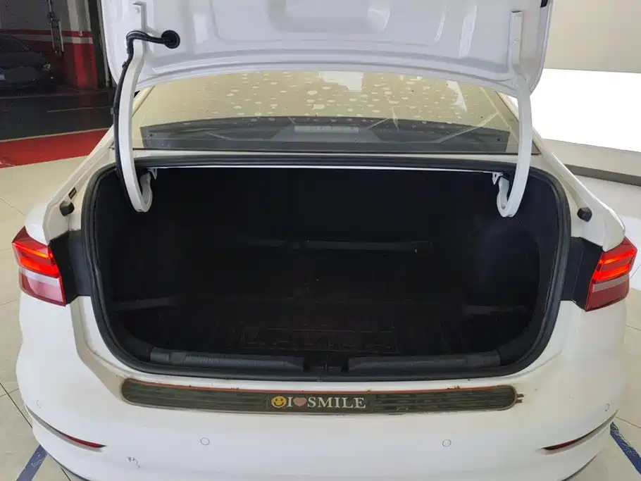 Volkswagen Lavida — миниатюра 4