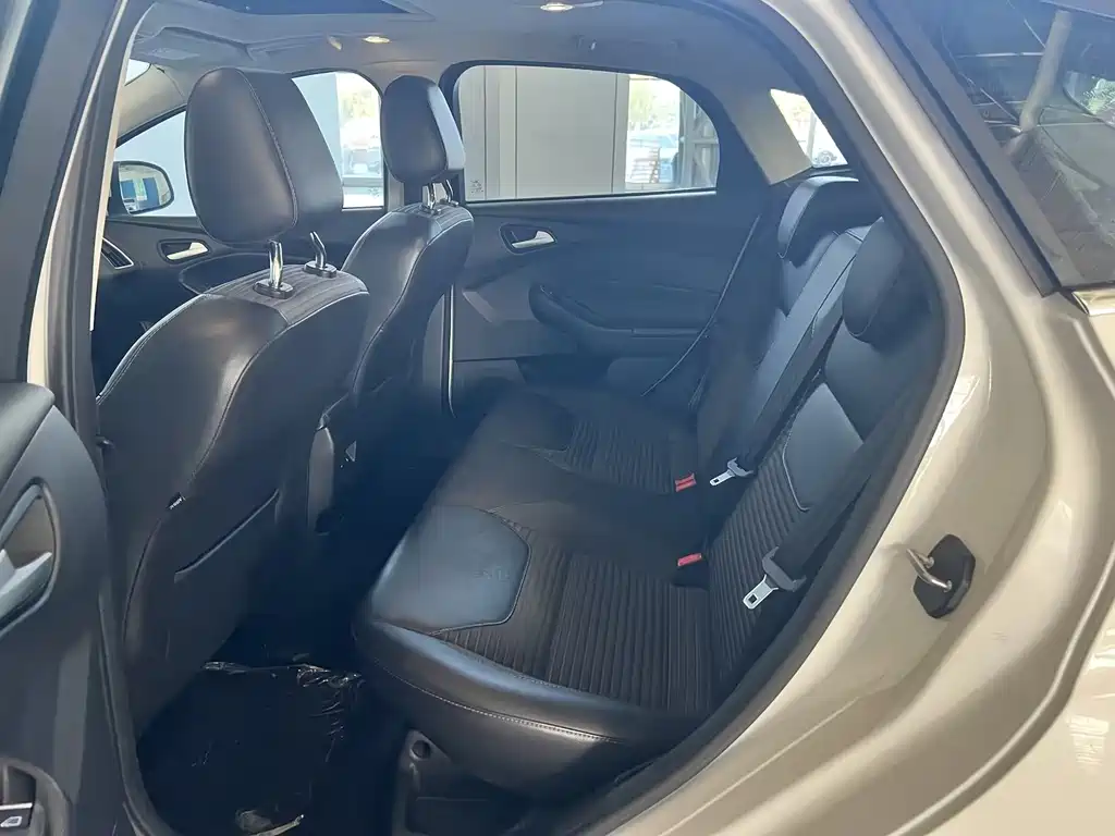 Ford Focus — миниатюра 10