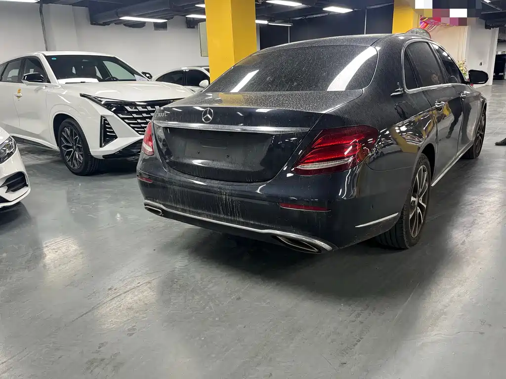 Mercedes-Benz E-Class — миниатюра 8