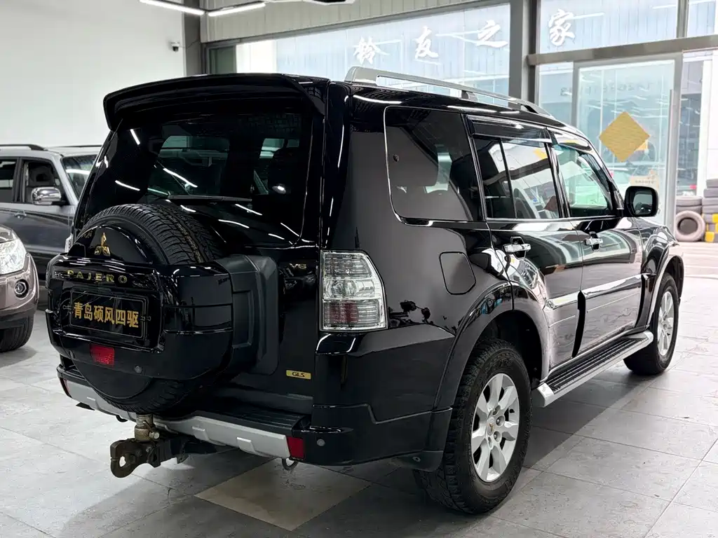 Mitsubishi Pajero (Import) — миниатюра 5