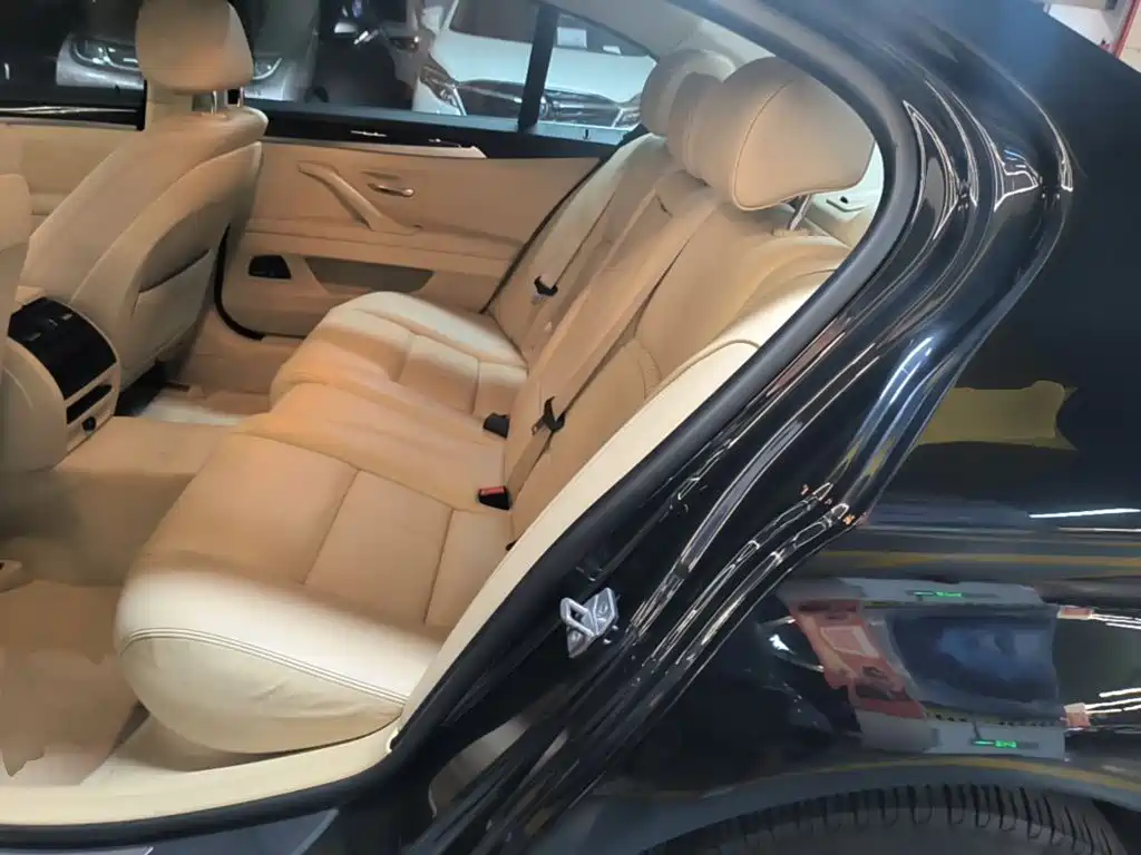BMW 5 Series — миниатюра 17