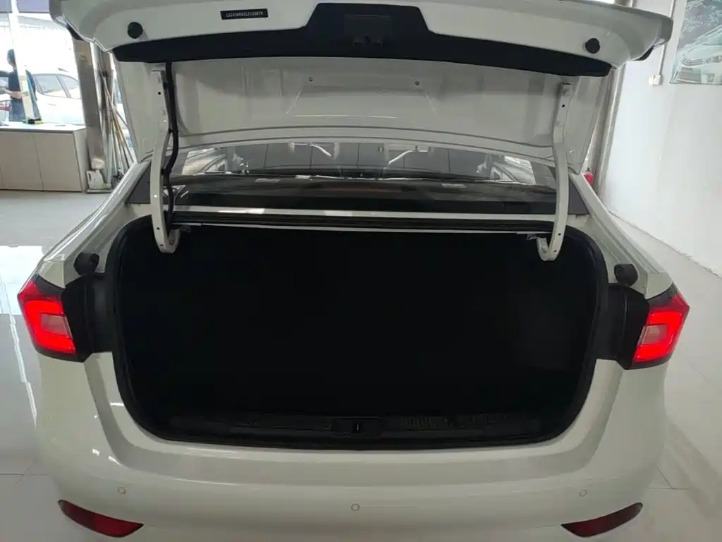 Roewe i5 — миниатюра 19