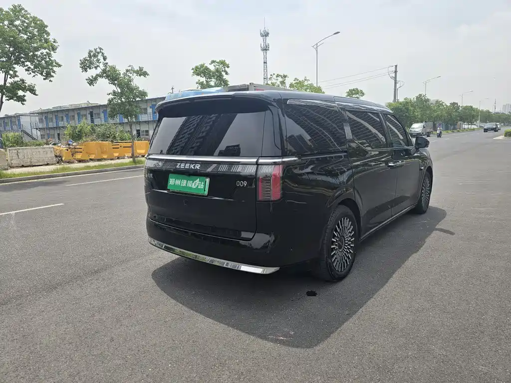 Zeekr 009 2024 мест 108kWh