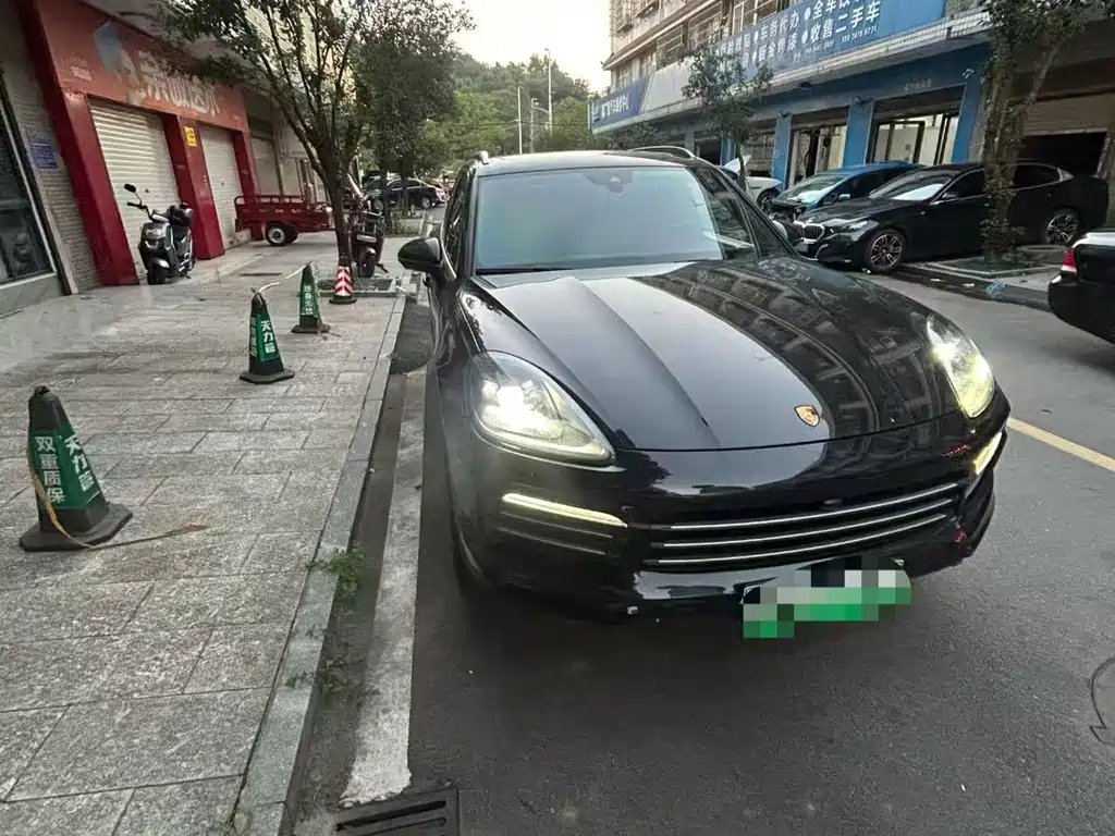 Porsche Cayenne Hybrid — миниатюра 7