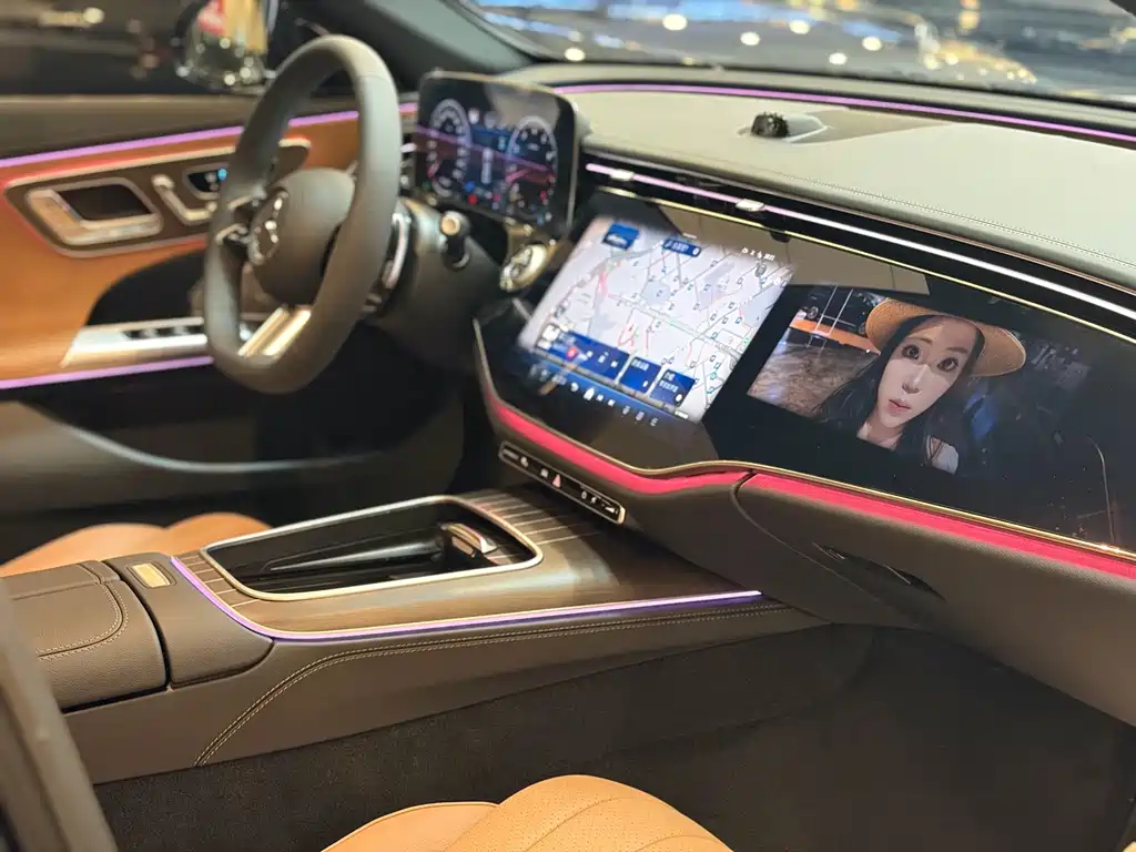 Mercedes-Benz E-Class — миниатюра 12