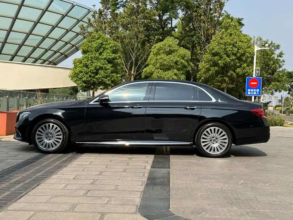 Mercedes-Benz E-Class — миниатюра 10