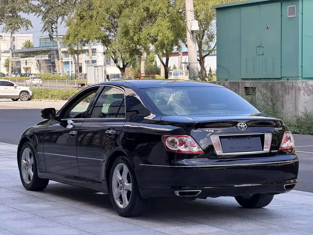 Toyota Reiz — миниатюра 4