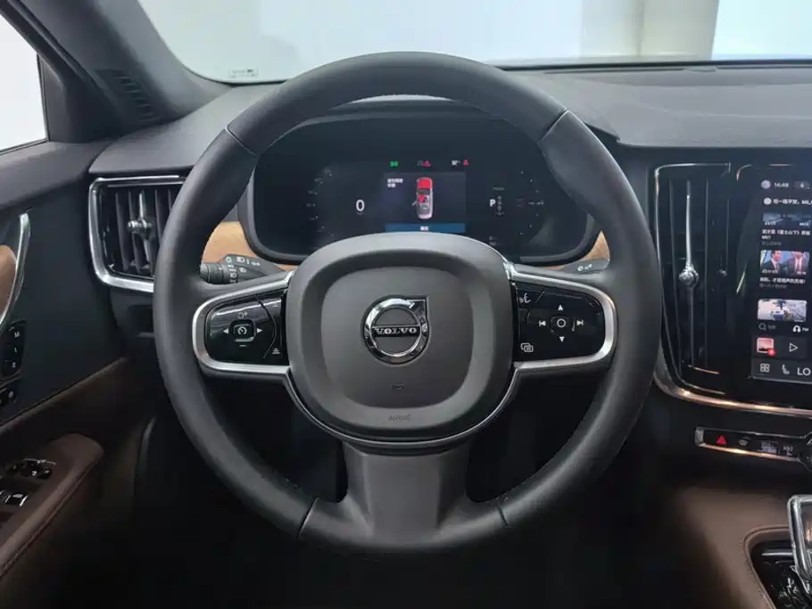 Volvo S90 — миниатюра 15
