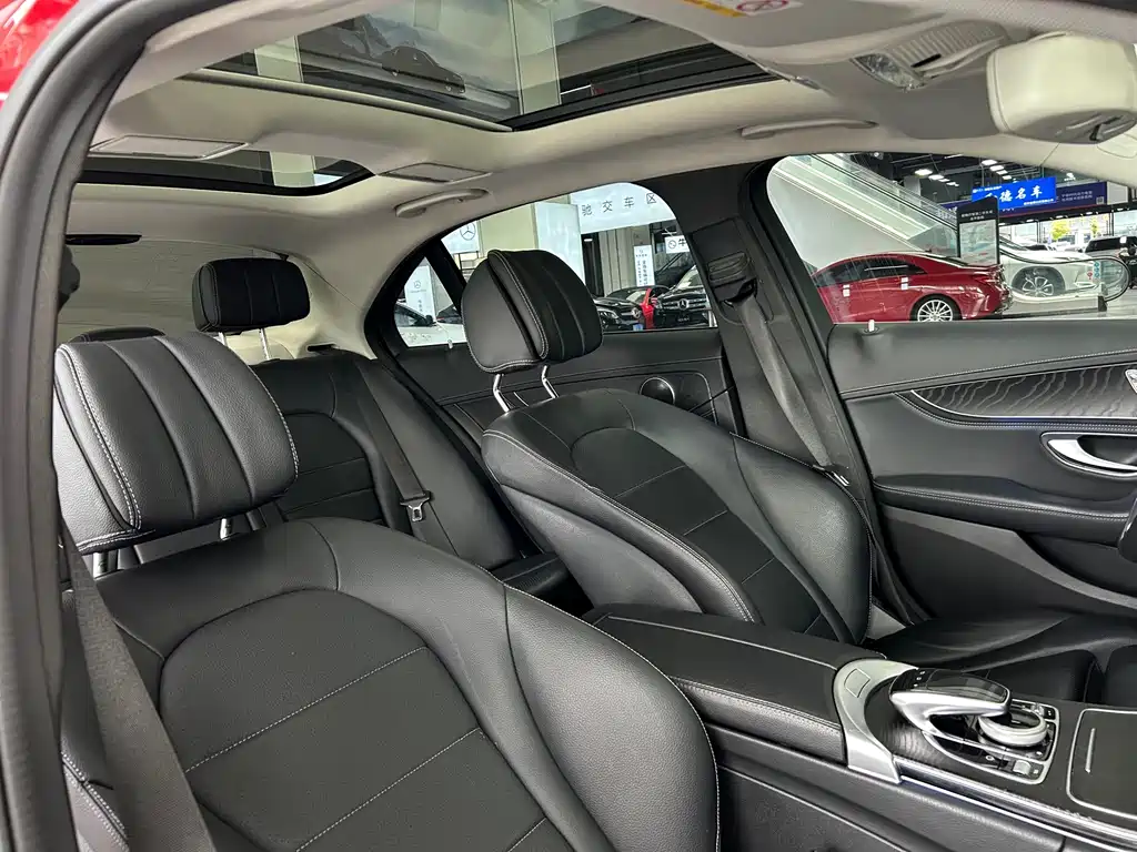 Mercedes-Benz C-Class — миниатюра 7
