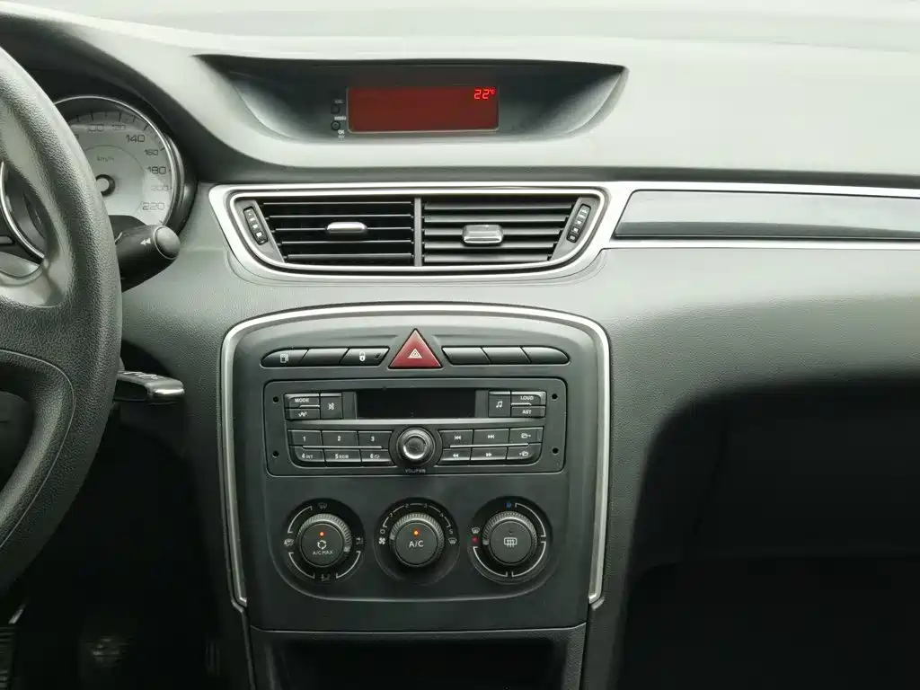 Peugeot 308 — миниатюра 12
