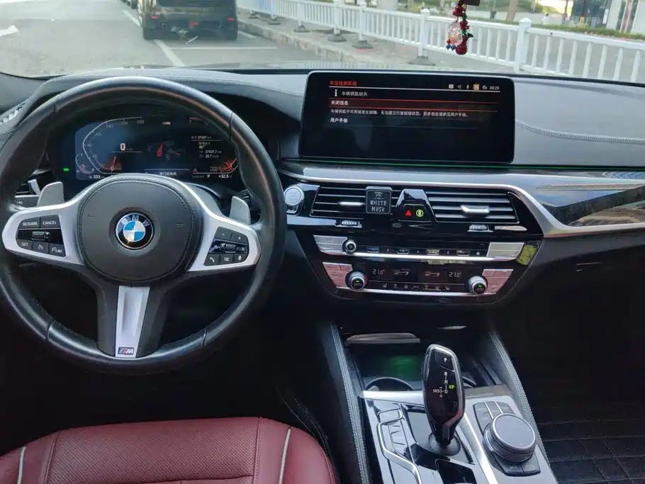 BMW 5 Series — миниатюра 12
