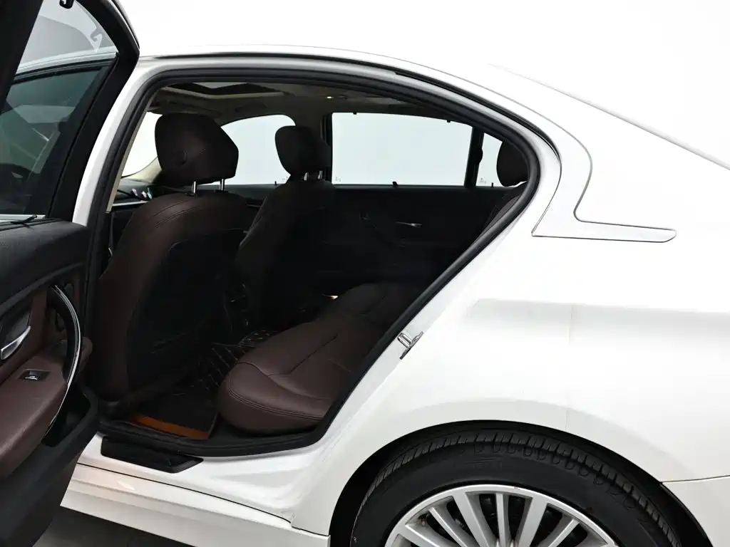 BMW 3 Series — миниатюра 13