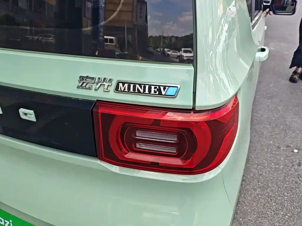 Wuling MINIEV — миниатюра 8