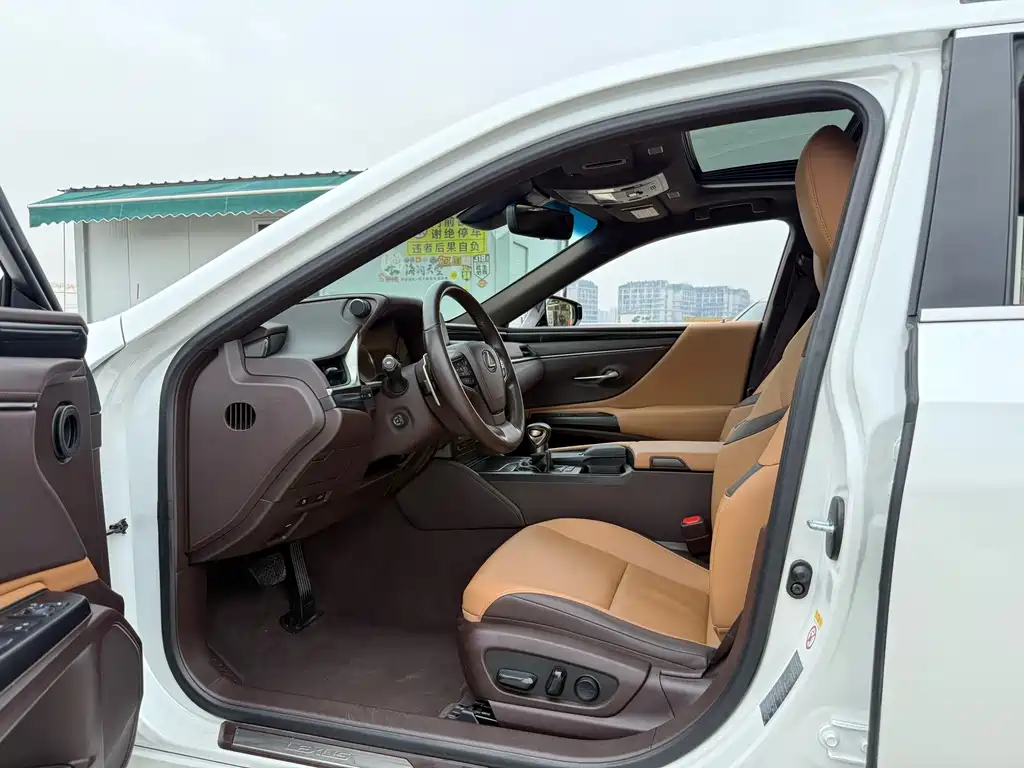 Lexus ES — миниатюра 7