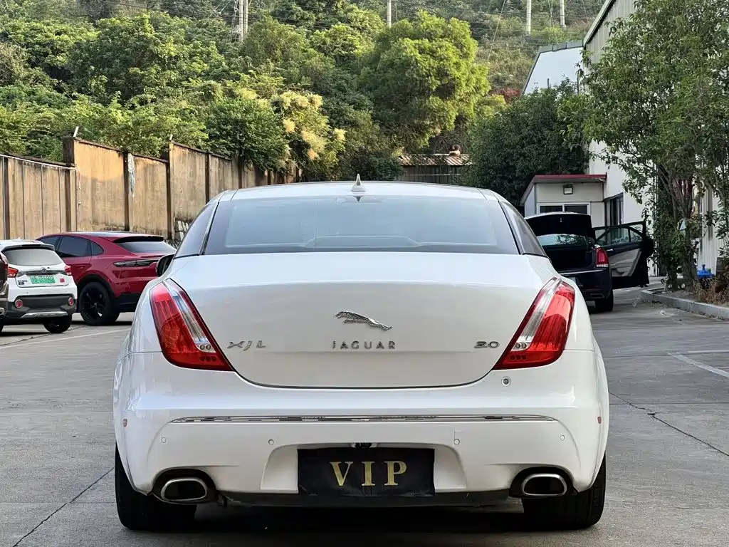 Jaguar XJ — миниатюра 8