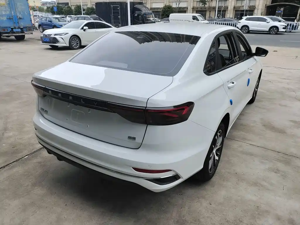 Geely Emgrand — миниатюра 9