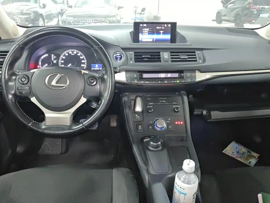Lexus CT — миниатюра 12
