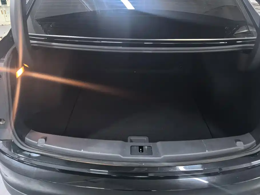 Hongqi Hongqi E-QM5 — миниатюра 4