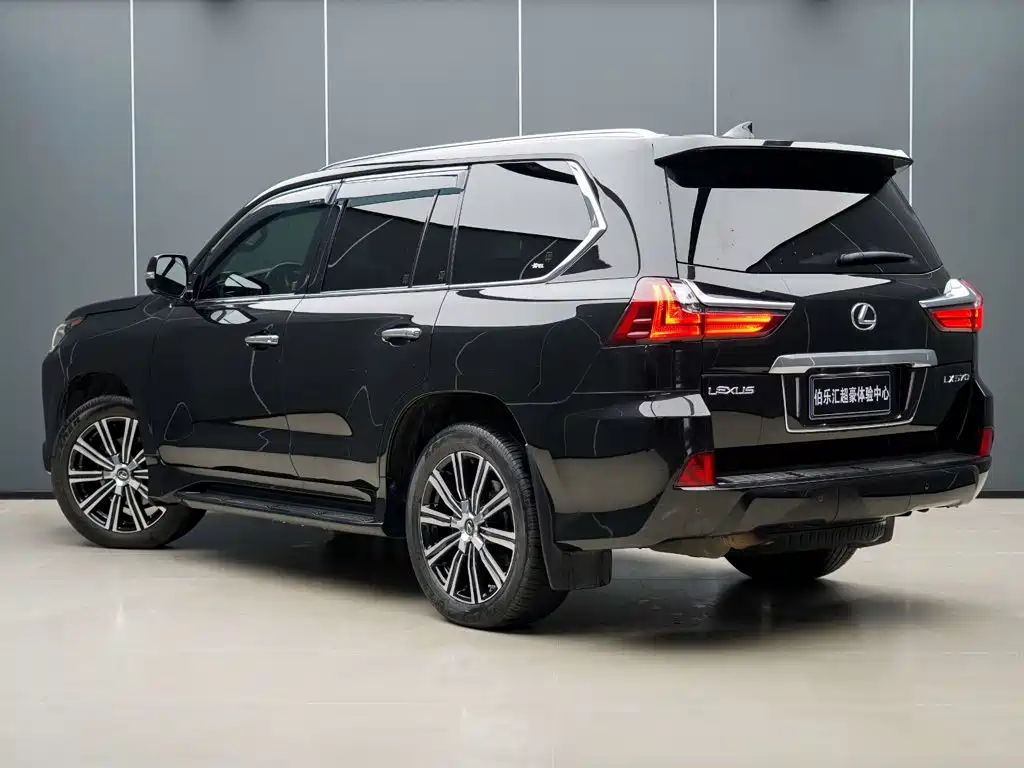 Lexus LX — миниатюра 4