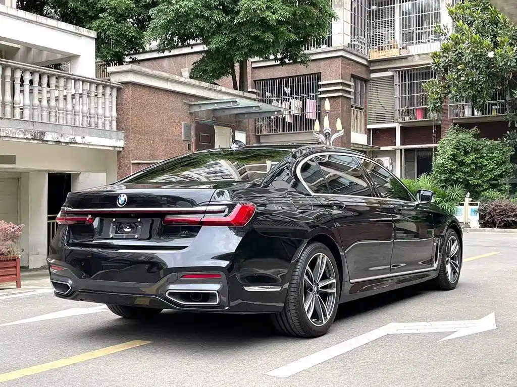 BMW 7 Series — миниатюра 8