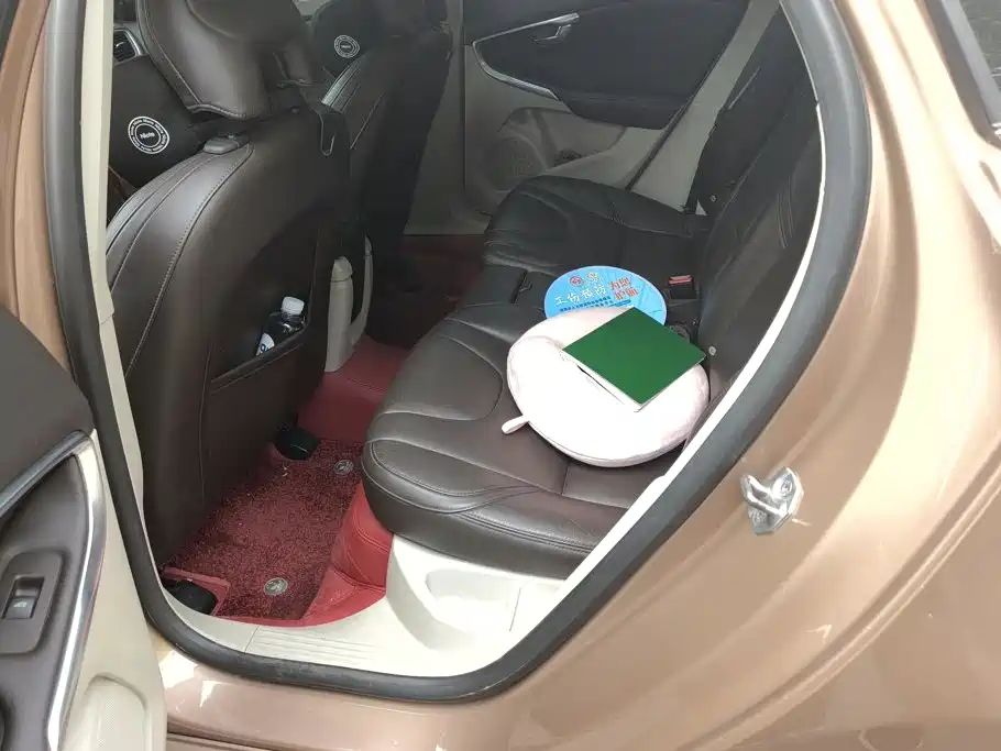 Volvo V40 — миниатюра 11