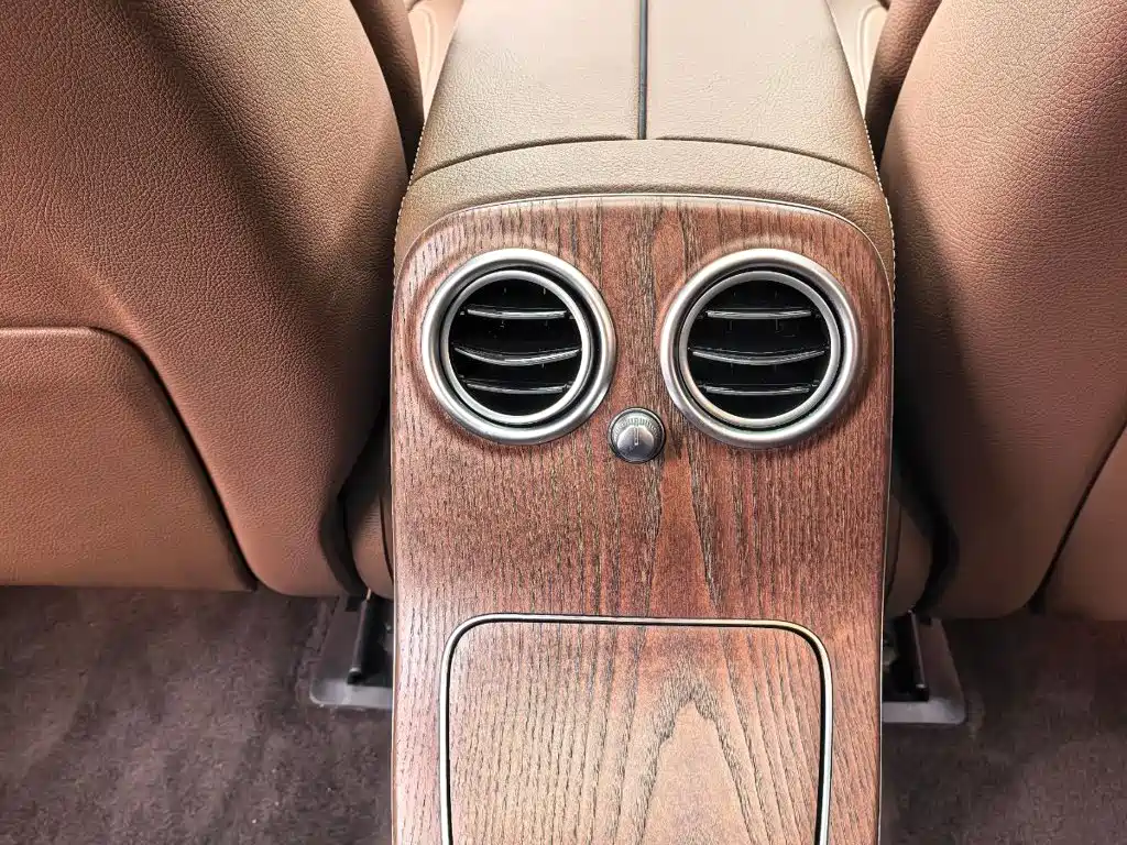 Mercedes-Benz E-Class — миниатюра 10
