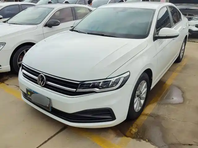 VOLKSWAGEN BORA 2021