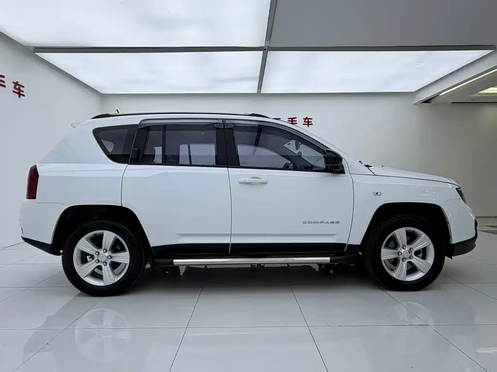 Jeep Compass (Import) — миниатюра 4