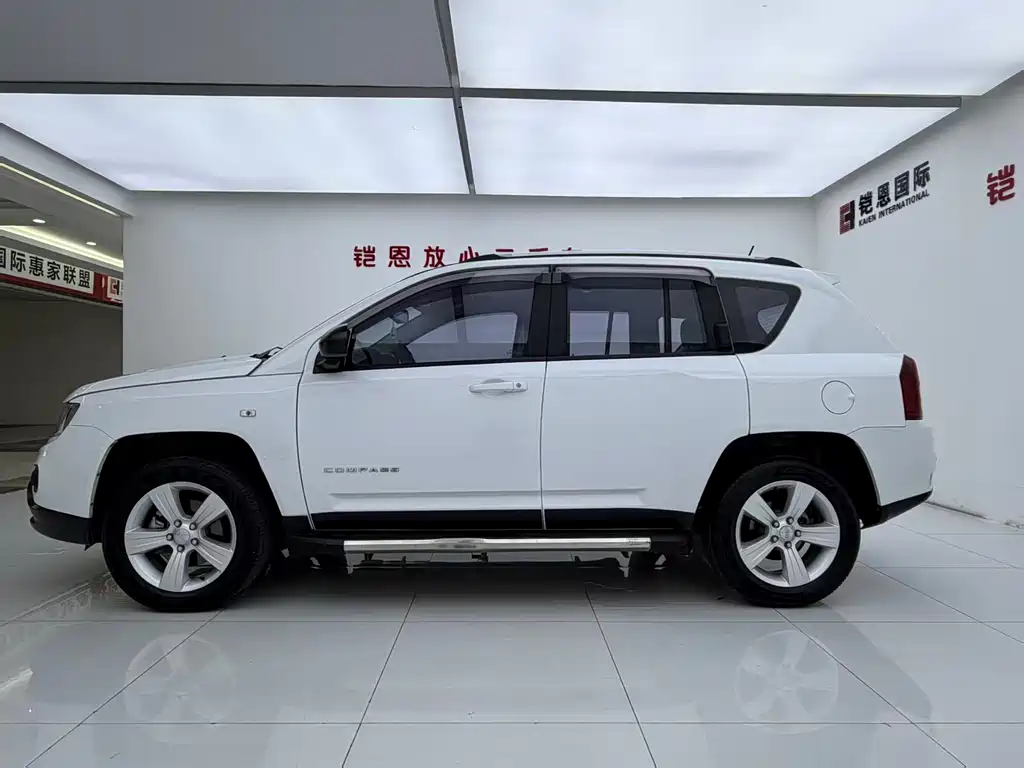 Jeep Compass (Import) — миниатюра 7