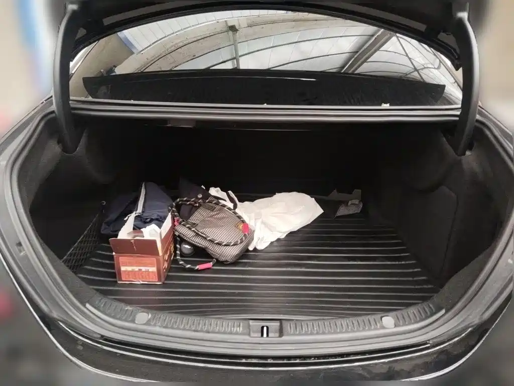 Mercedes-Benz E-Class — миниатюра 15