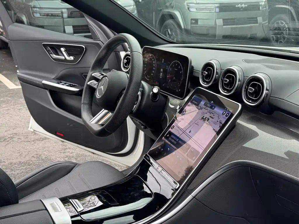 Mercedes-Benz C-Class — миниатюра 12