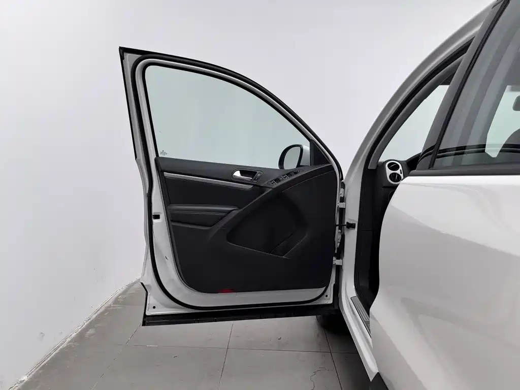 Volkswagen Tiguan — миниатюра 8