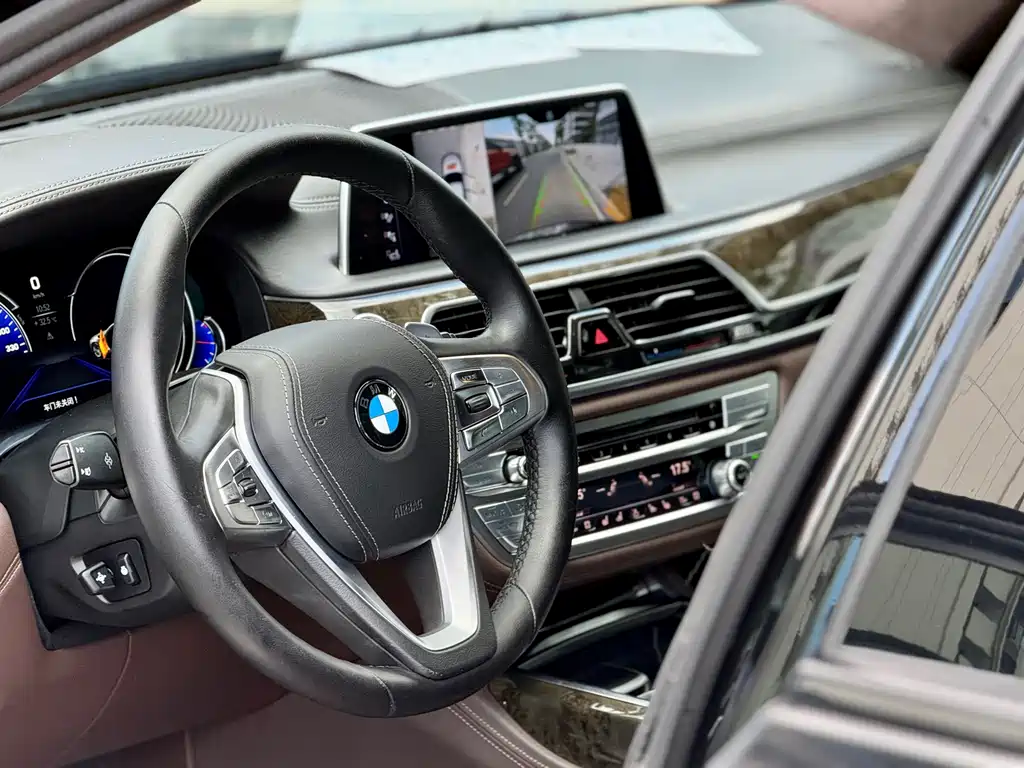 BMW 7 Series — миниатюра 6