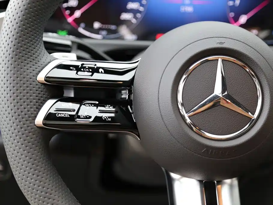 Mercedes-Benz E-Class — миниатюра 16