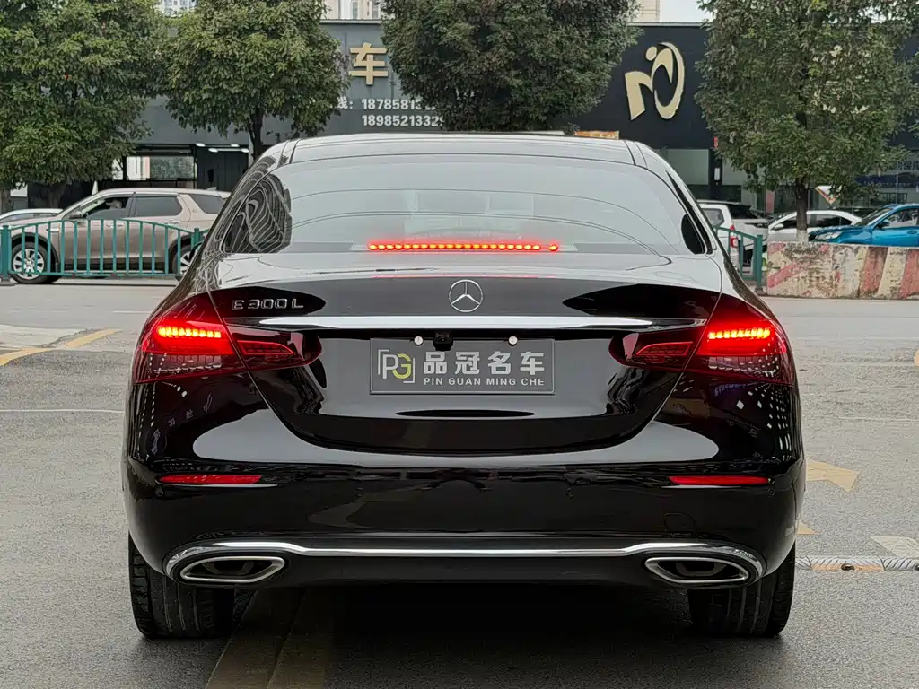 Mercedes-Benz E-Class — миниатюра 8