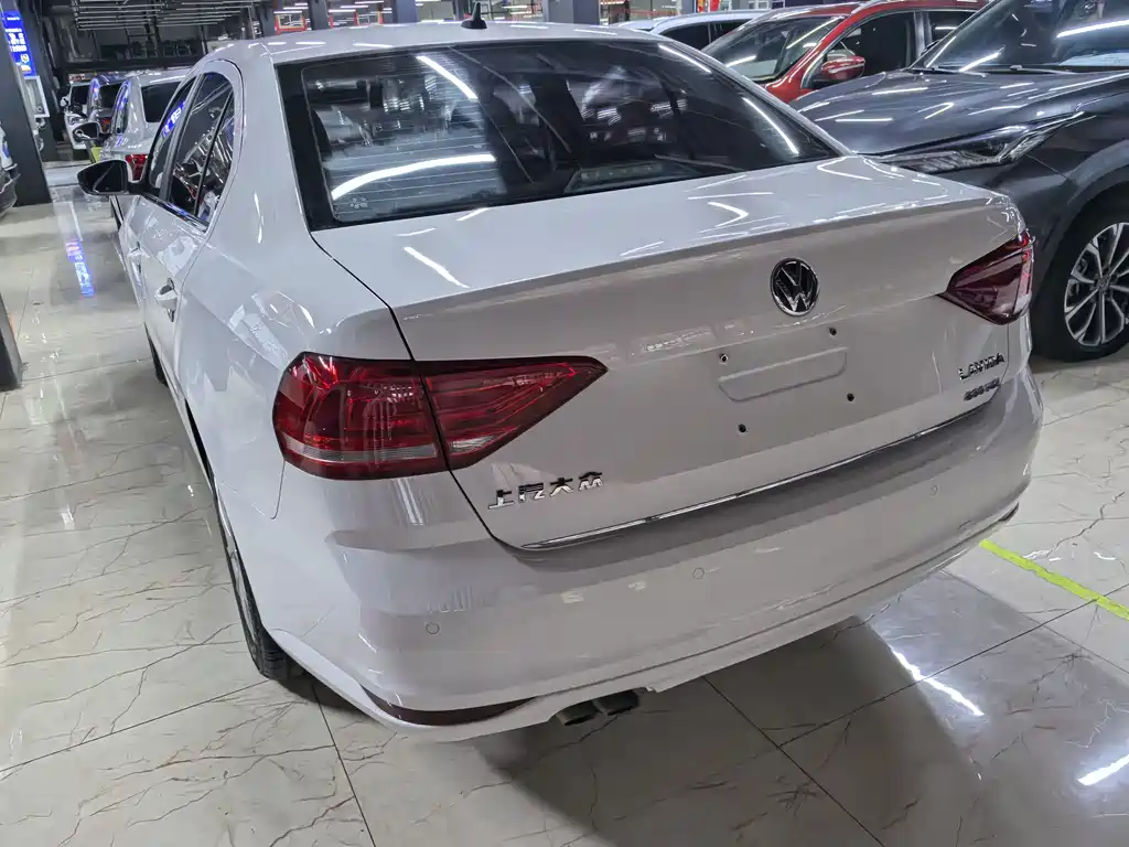Volkswagen Lavida — миниатюра 4