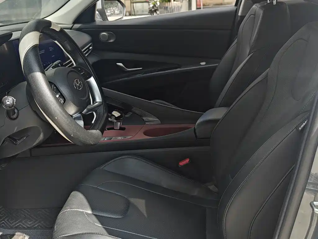 Hyundai Elantra — миниатюра 7