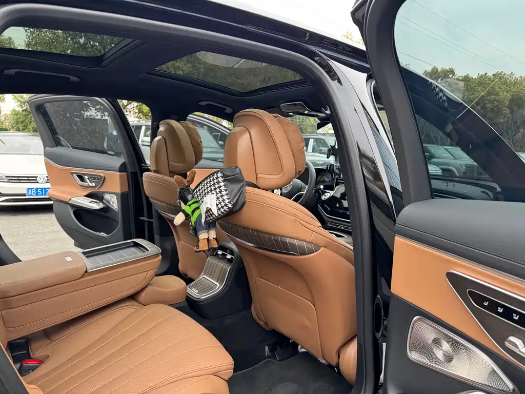 Mercedes-Benz E-Class — миниатюра 11