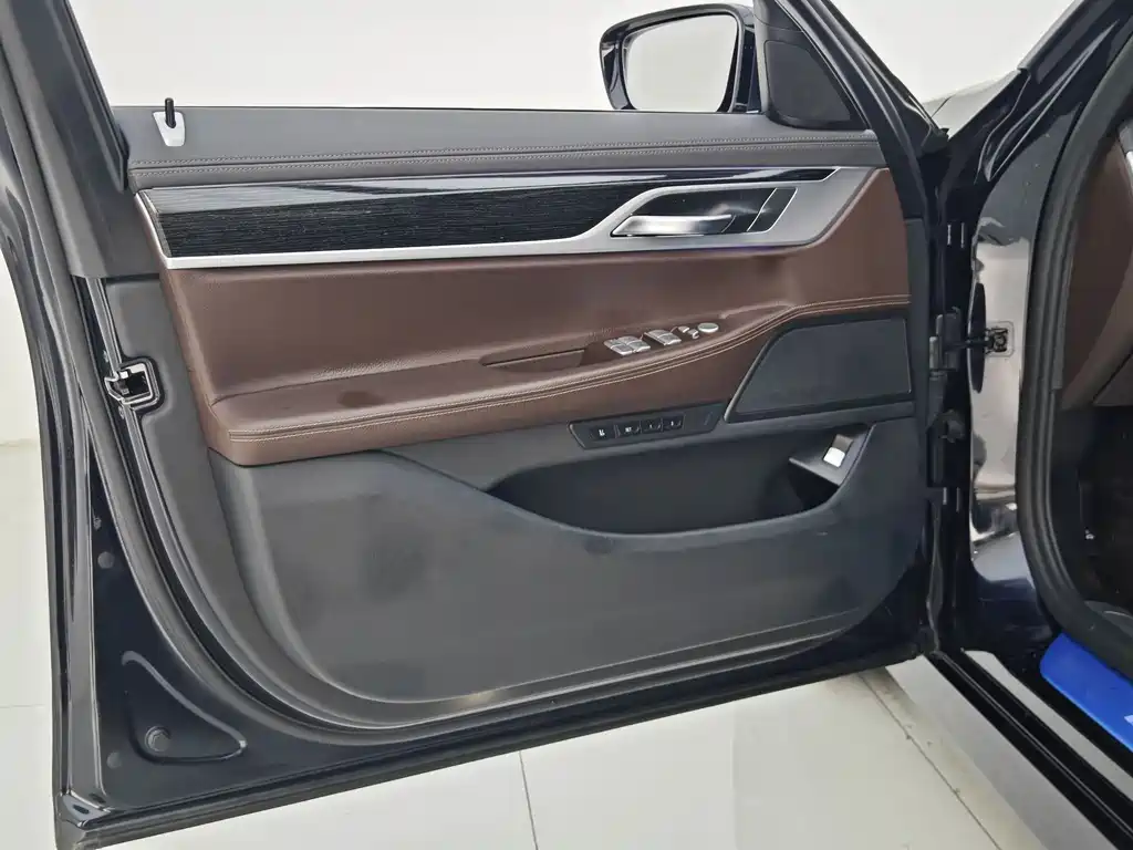 BMW 7 Series 730Li Leading Type M Sport Package, фото 28