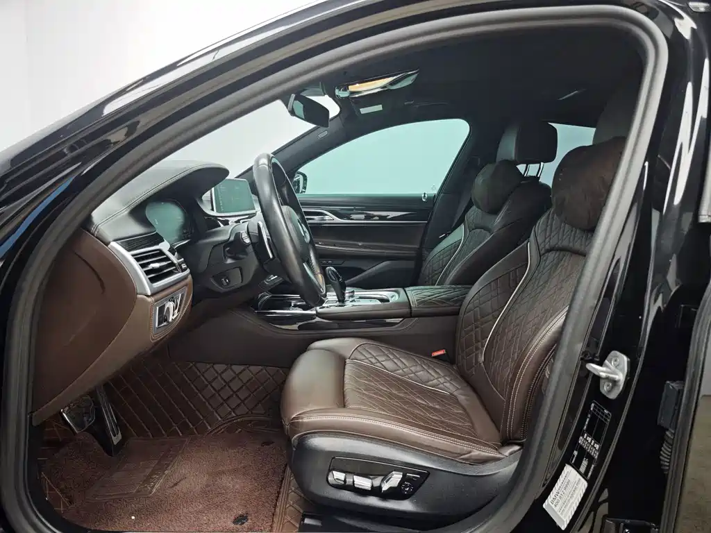BMW 7 Series — миниатюра 7