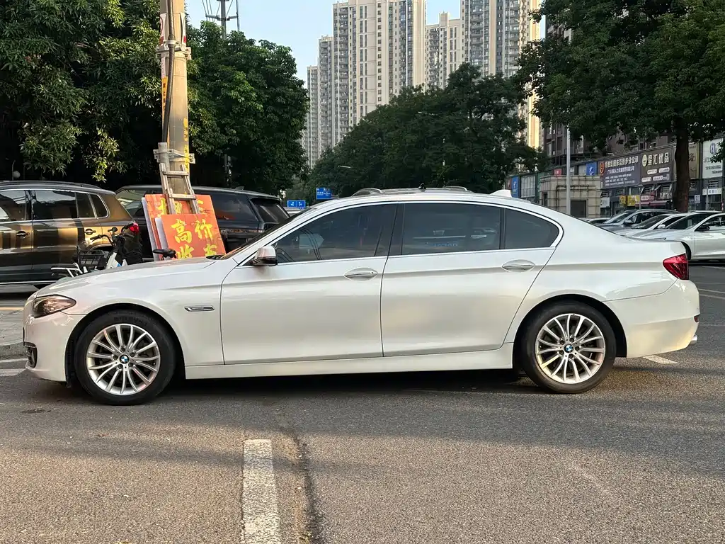 BMW 5 Series — миниатюра 4