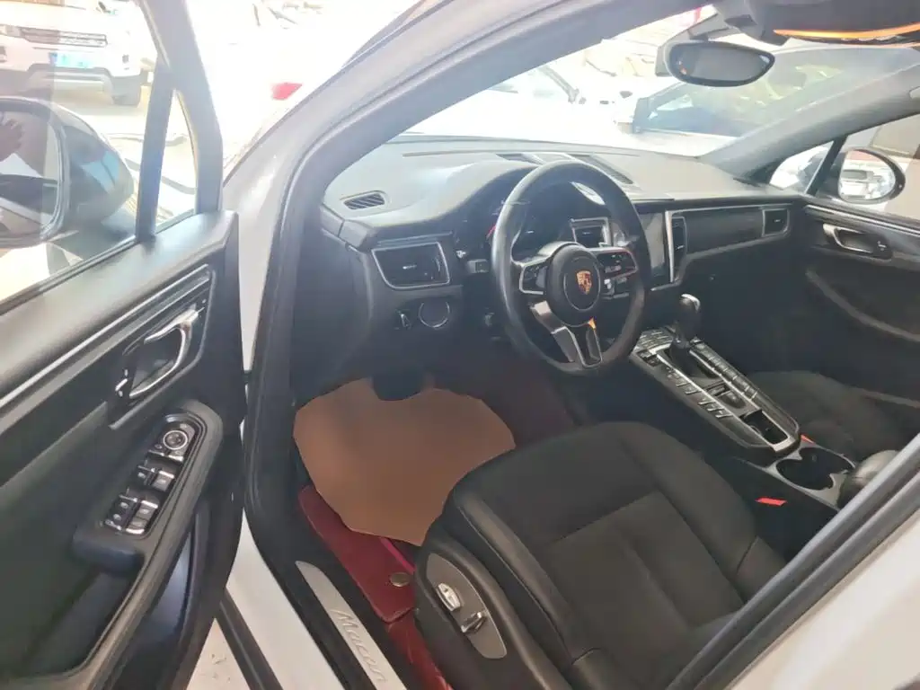 Porsche Macan — миниатюра 16