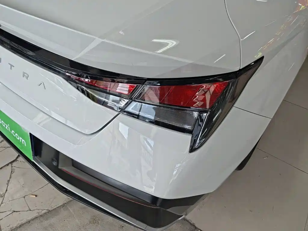 Hyundai Elantra — миниатюра 8